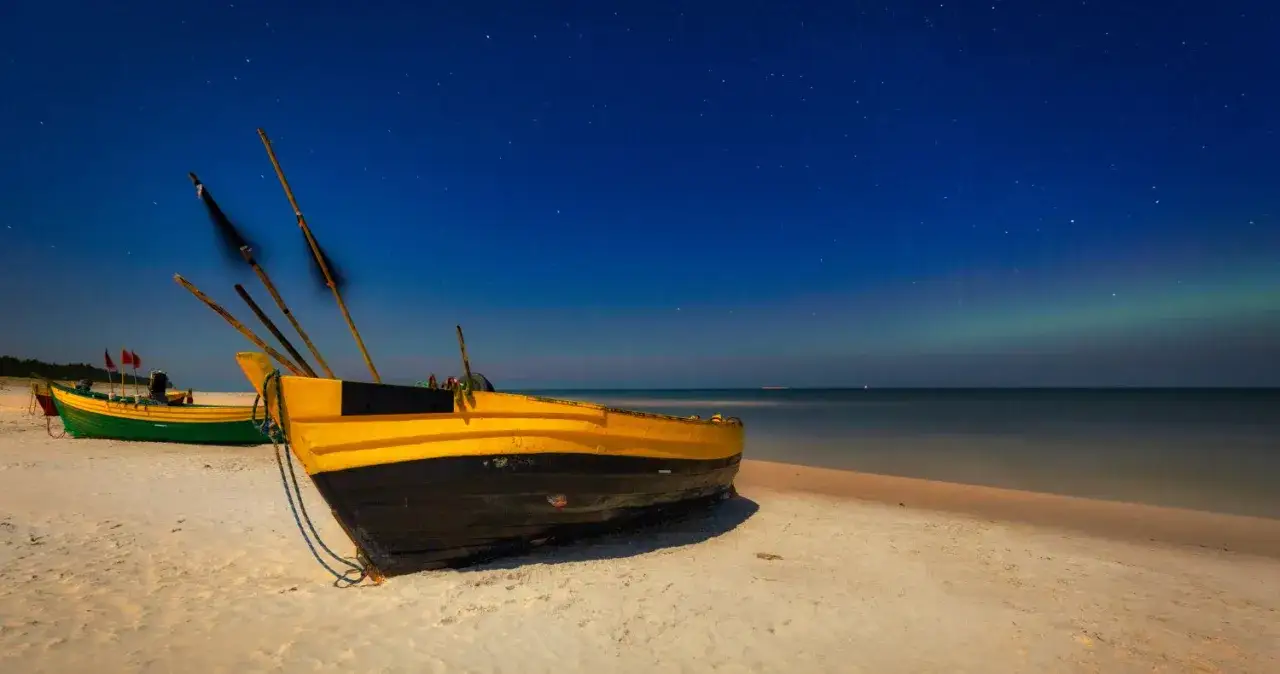 Gdzie najbliżej nad morze z Warszawy? Poznaj szybkie trasy i miejscowości