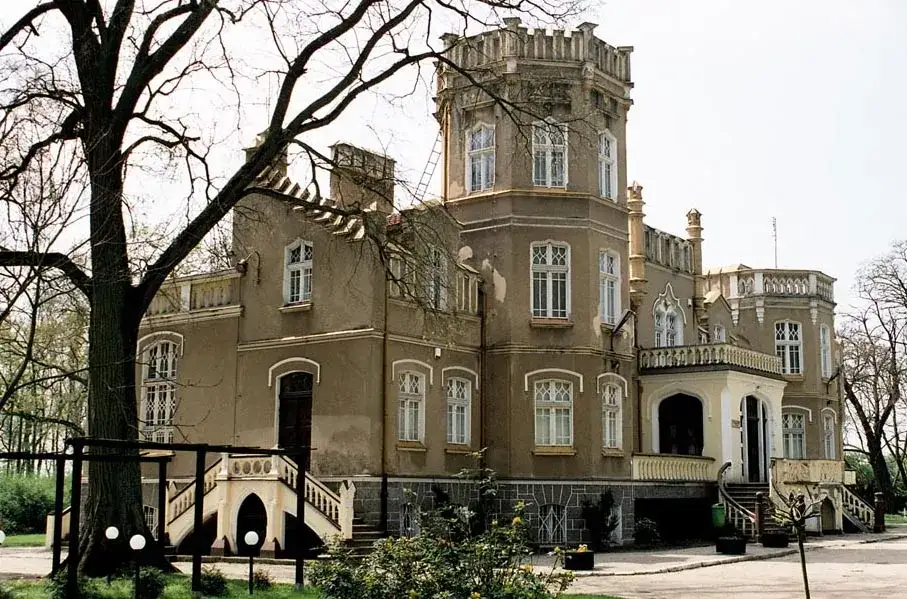 Pałac w Kotowie: Historia, architektura i tajemnice niezwykłego miejsca