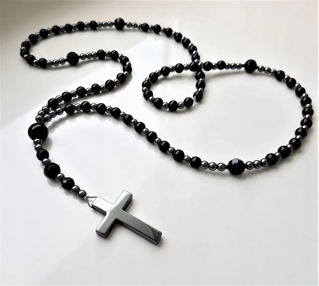Naszyjnik jak różaniec – elegancka biżuteria z głębokim znaczeniem