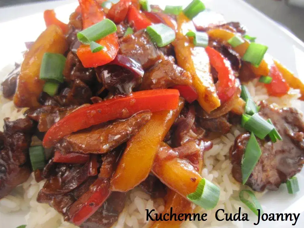 Wieprzowina z Mango: Szybki Przepis Stir-Fry na Egzotyczny Obiad