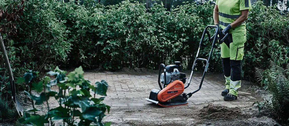 Jaką zagęszczarkę do fundamentów wybrać, by uniknąć błędów?