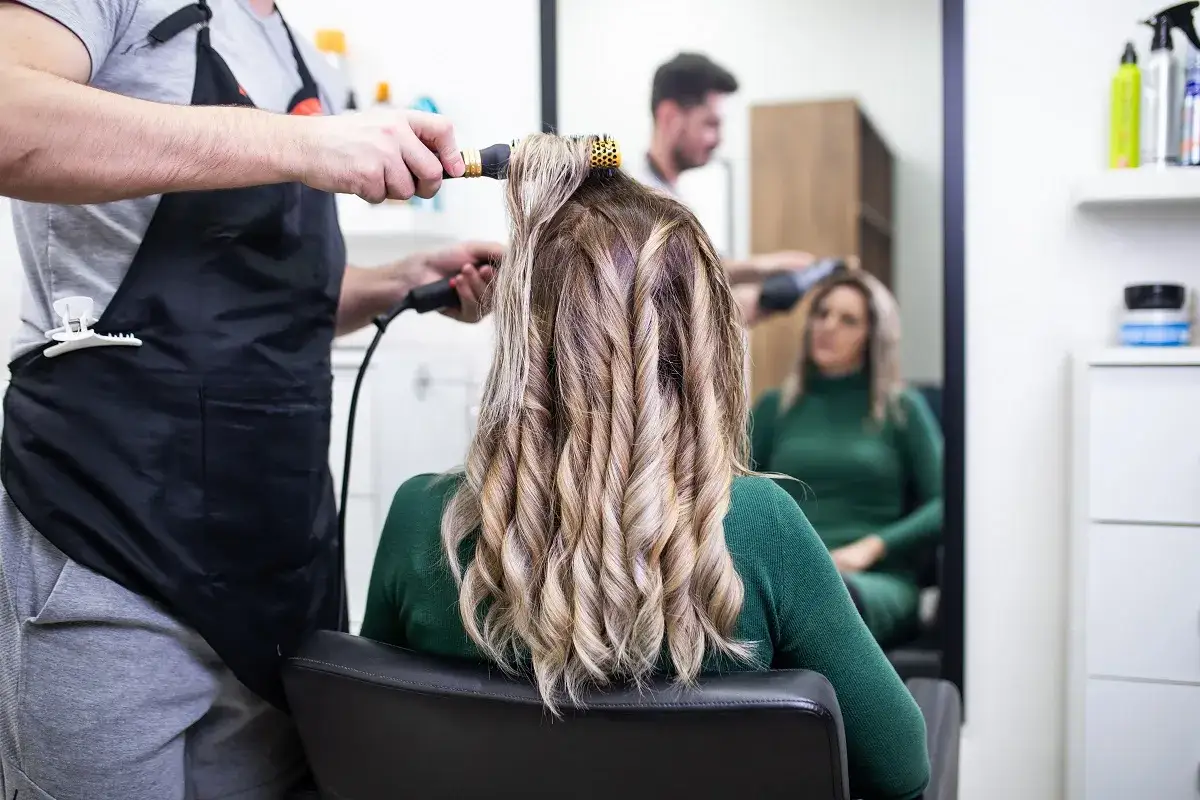 Najlepsze promocje w salonach fryzjerskich: jak znaleźć okazje na zabiegi