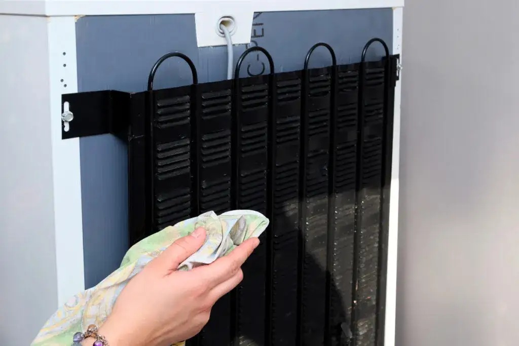 Jak wyczyścić skraplacz w lodówce Beko? Proste kroki do oszczędności