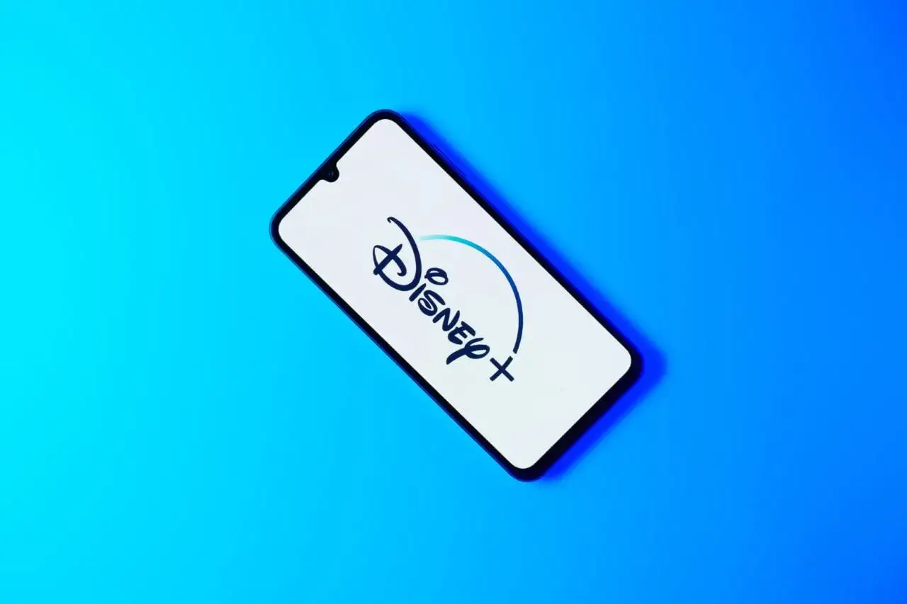 Disney+ na dużym ekranie? Przesyłaj z telefonu w 3 krokach!