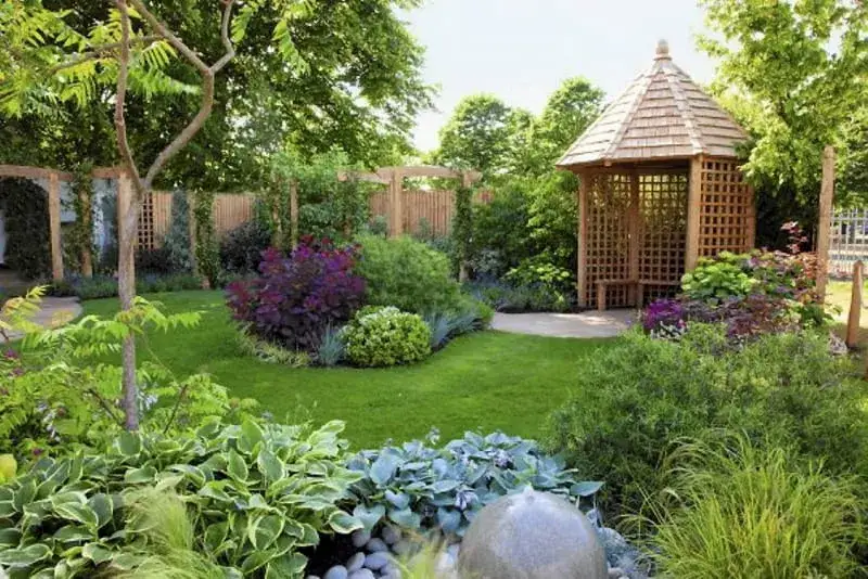 Czym ogrodzić ogród: najlepsze opcje ogrodzeń, które zaoszczędzą czas i pieniądze