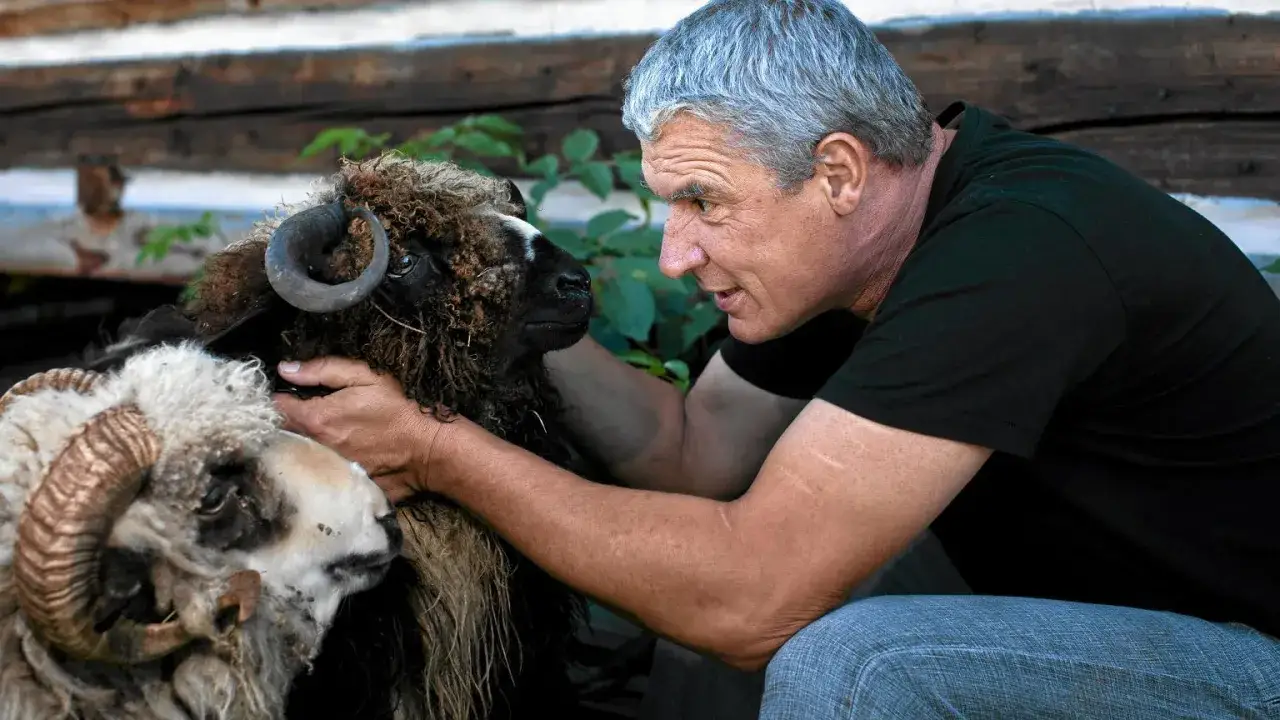 Andrzej Stasiuk: Miejsce klucz do jego świata?