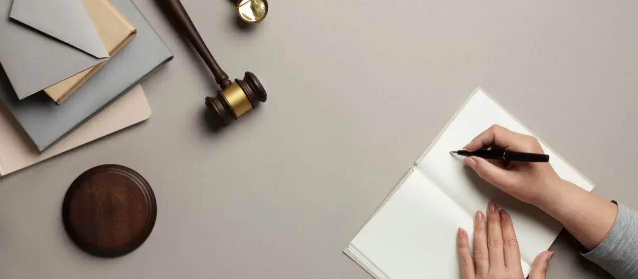 Zarobki prawnika w Polsce: Mity vs. fakty. Ile zarobisz?