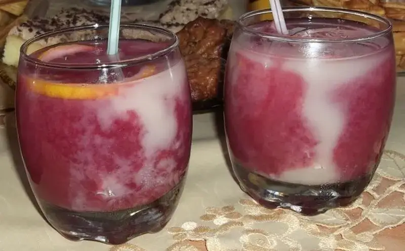 Najlepsze przepisy na drink z sokiem porzeczkowym, które zaskoczą smakiem