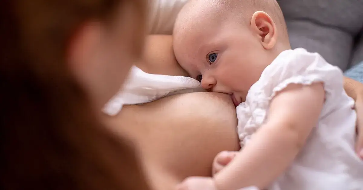 Ile powinno jeść miesięczne dziecko karmione piersią, aby nie głodowało?