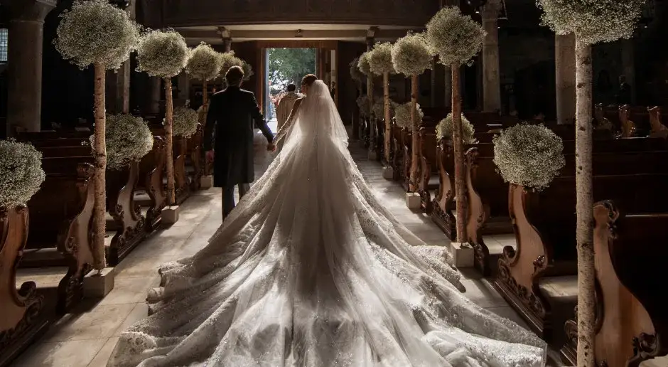 Suknia ślubna Kim Kardashian: cena, projekt i wyjątkowe detale