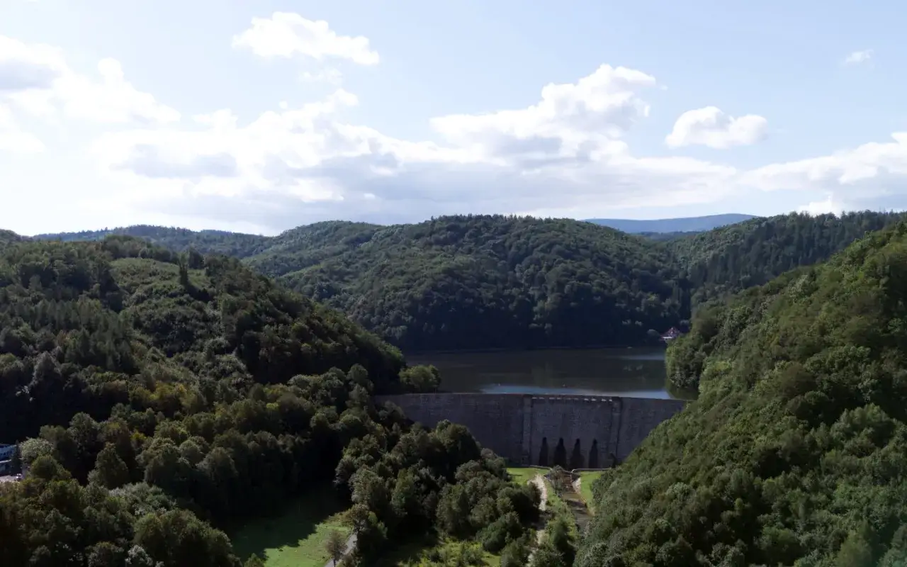 Jezioro Lubachowskie - historia, atrakcje i piękne widoki, które zachwycają