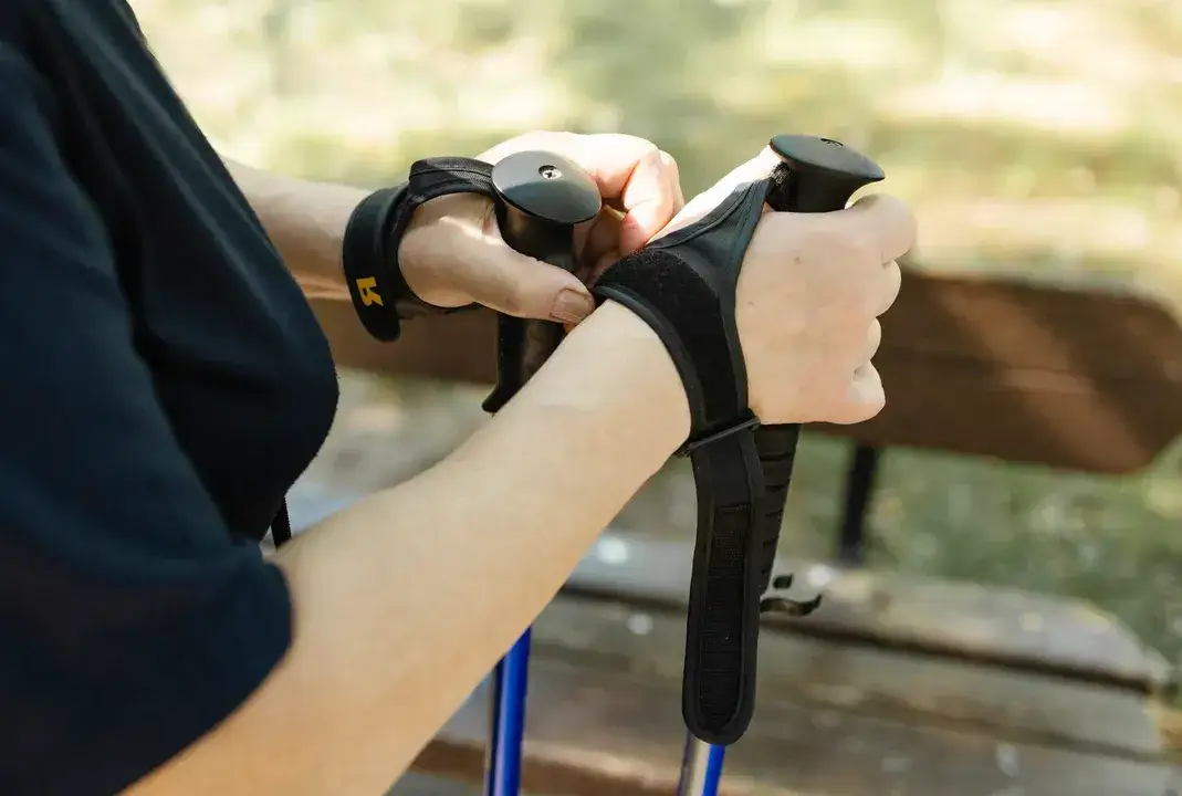 Jakie końcówki do kijków na asfalt: wybierz najlepsze dla komfortu