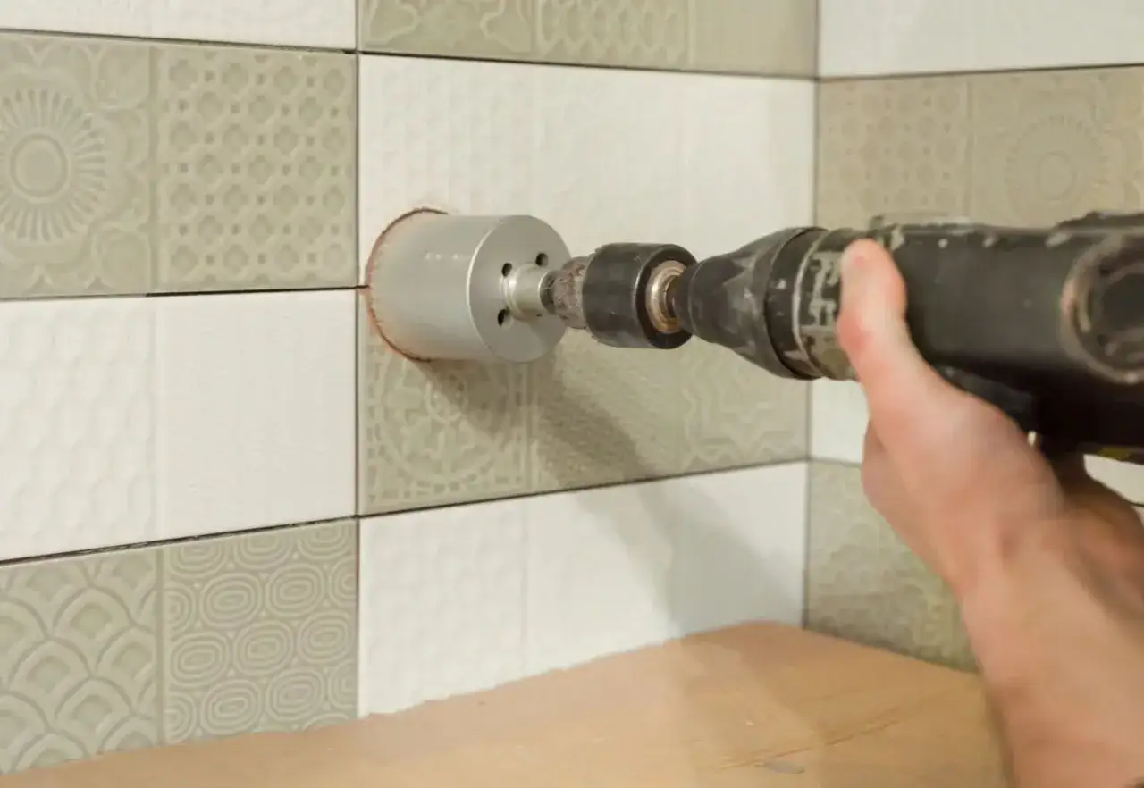 Ogrzewanie podłogowe: jak wiercić bez ryzyka uszkodzenia?