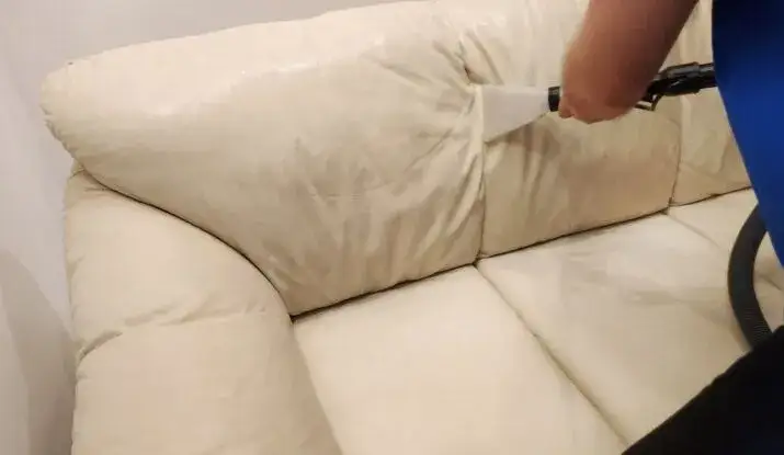 Jak wyczyścić skórzaną kanapę i uniknąć jej uszkodzenia