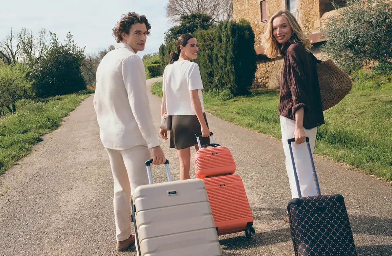 Jak ustawić szyfr w walizce? Zmień kod TSA krok po kroku!