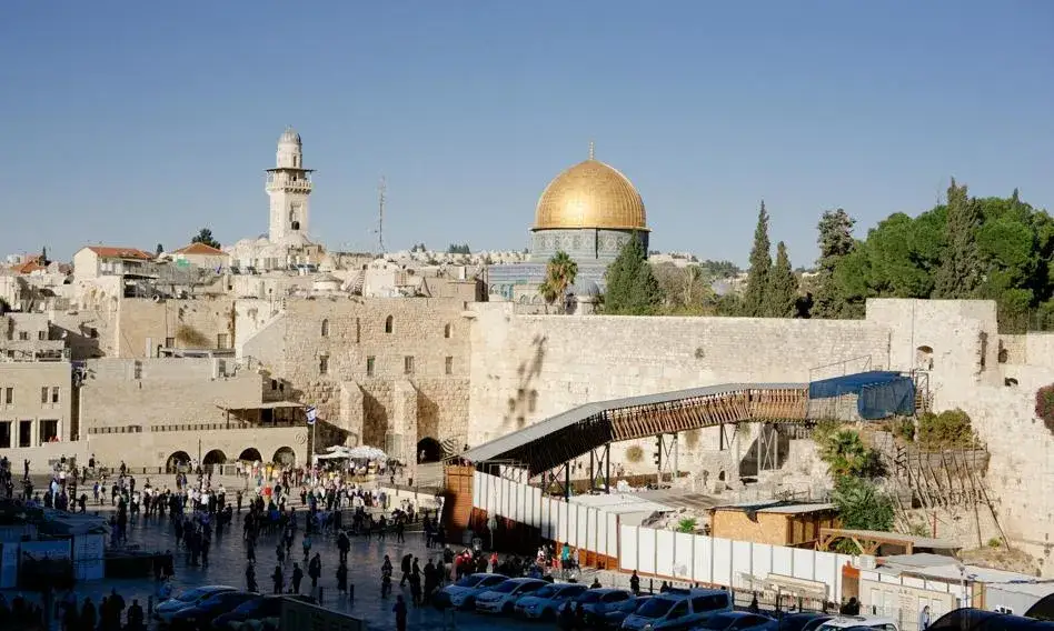 Izrael po raz pierwszy w historii zdegradowany rating kredytowy. Konsekwencje wojny nieporównane dotąd.