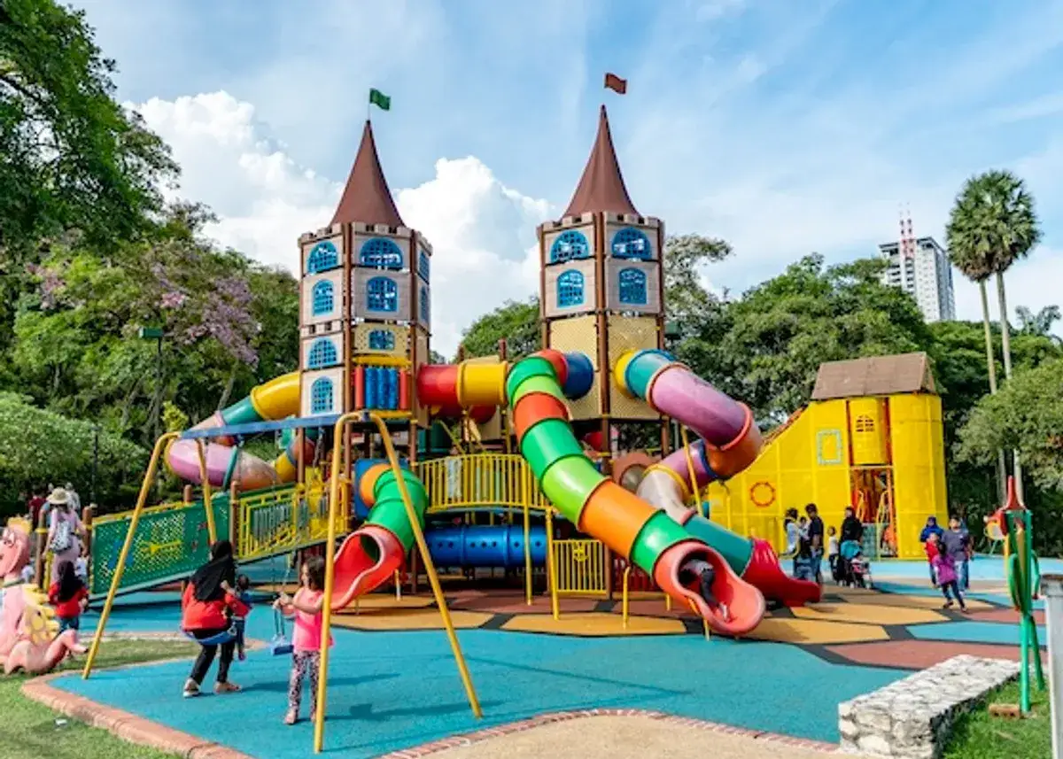 Gdzie jest najbliższy plac zabaw? Znajdź idealne miejsce dla dzieci