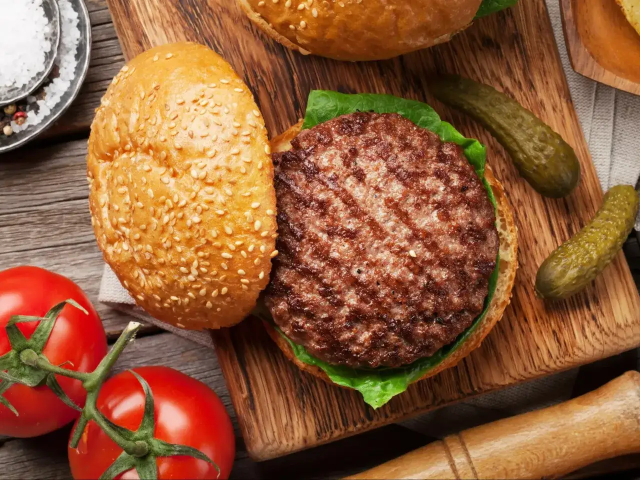 Sekret soczystych burgerów: Jak zrobić je z mięsa mielonego?