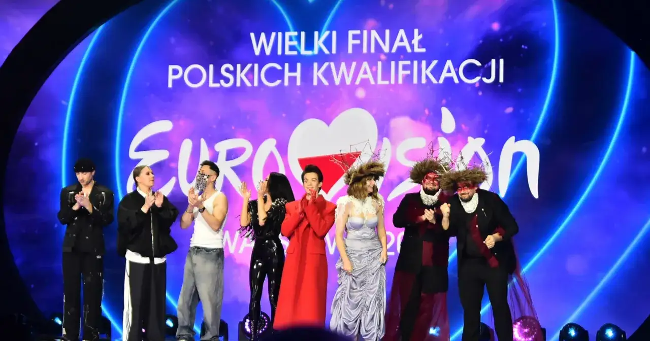 Artyści na scenie z logo Eurowizji i napisem "Wielki Finał Polskich Kwalifikacji".