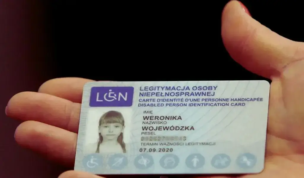 Co oznaczają symbole na legitymacji osoby niepełnosprawnej i ich znaczenie