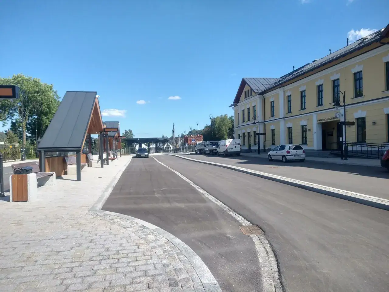 Nowy dworzec autobusowy w Zakopanem, obok starego Smokowca. Czekam na bus.