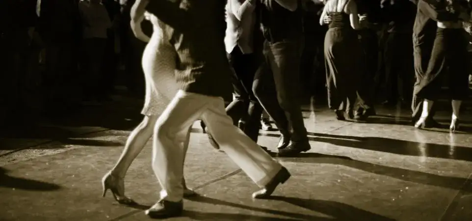 Jakie są klasy taneczne w tańcu towarzyskim i jak je zdobyć?