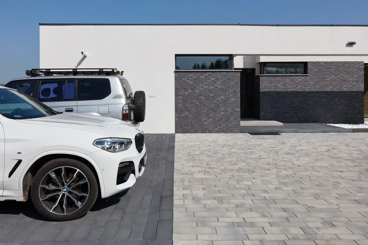 Jak dobrać kostkę brukową do elewacji, aby uniknąć błędów estetycznych