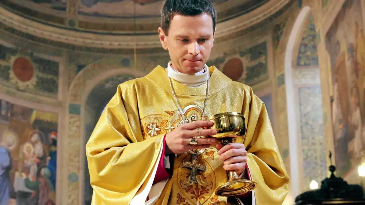 Ile zarabia biskup w Polsce? Zaskakujące fakty o ich pensjach