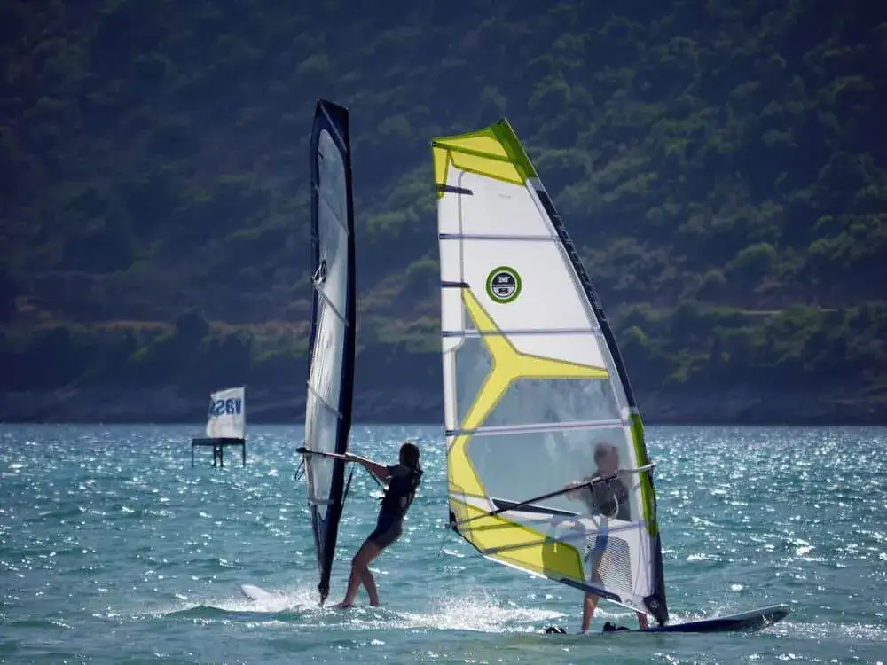 Windsurfing w UK: Jak uniknąć najczęstszych błędów i cieszyć się sportem