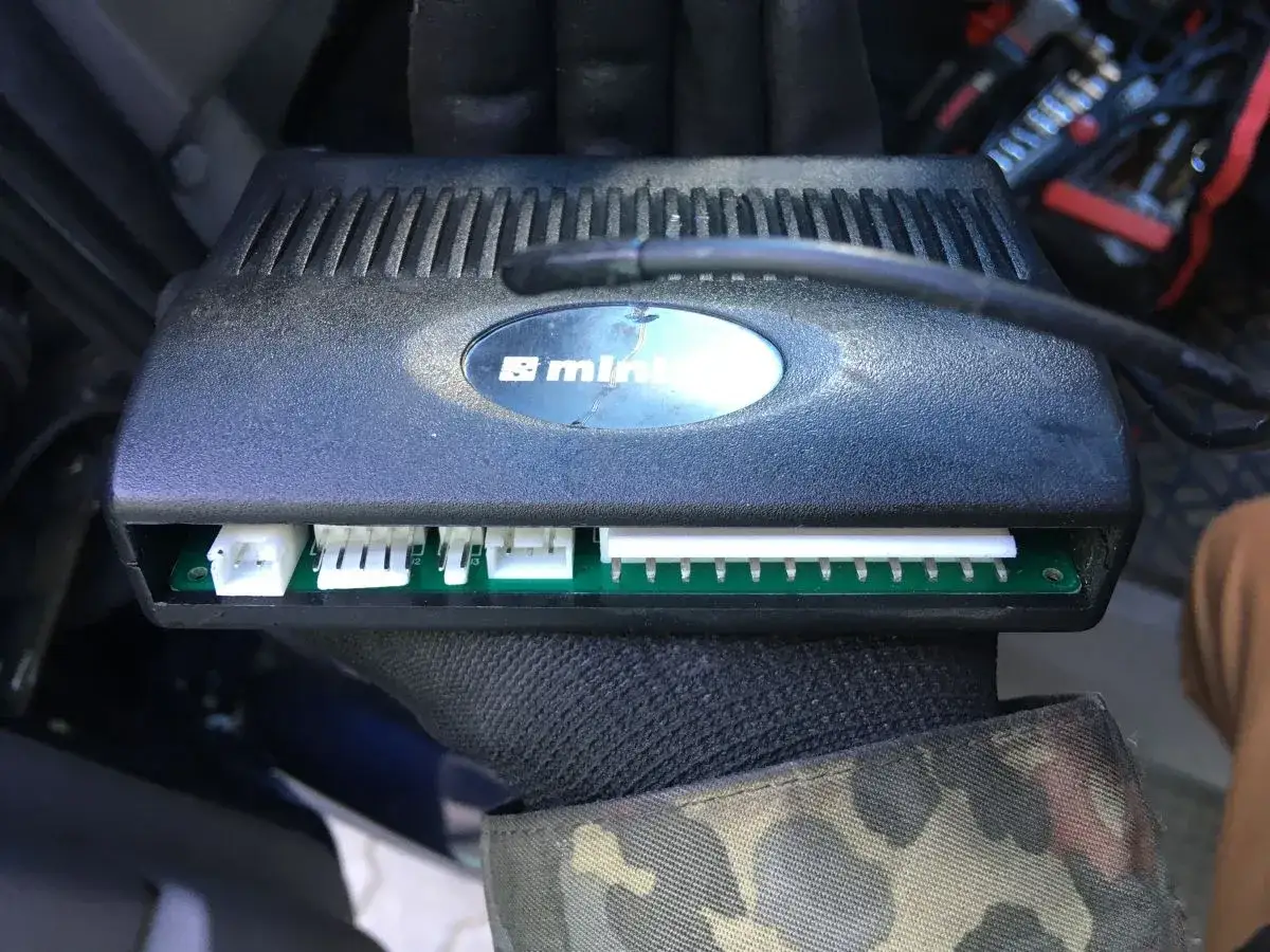 Jak zakodować pilota centralnego zamka? Prosty poradnik DIY