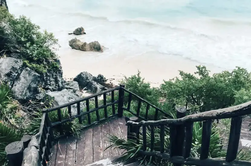 Ile trwa lot do Cancun? Sprawdź czas przelotu z Polski i więcej