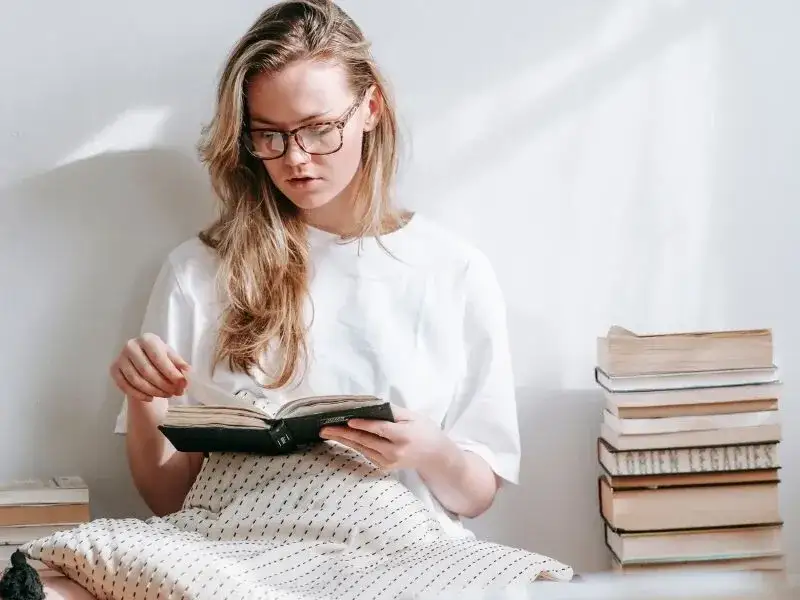 Co to jest porównanie i dlaczego ma kluczowe znaczenie w literaturze?