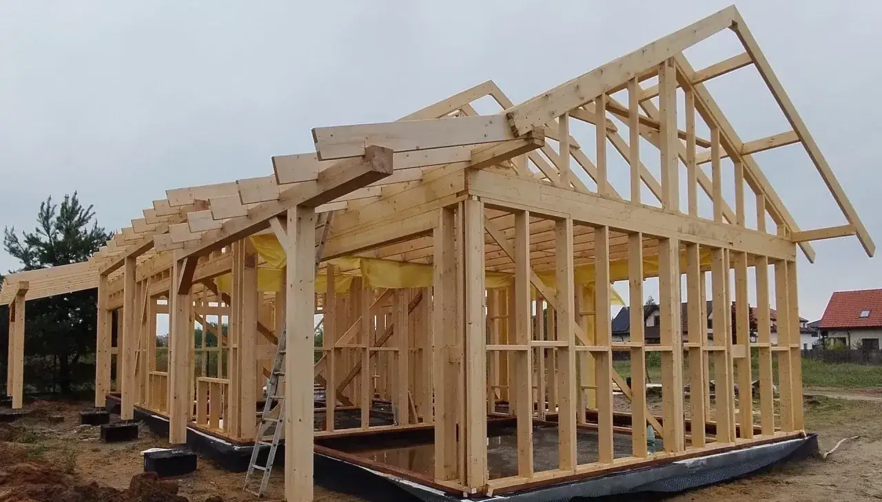 Budowa domu szkieletowego krok po kroku: Szybko i efektywnie?