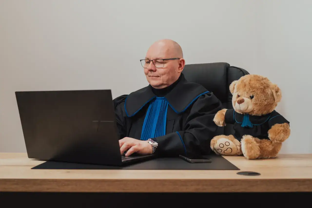 Ile kosztuje radca prawny? Cennik, modele i jak nie przepłacić?