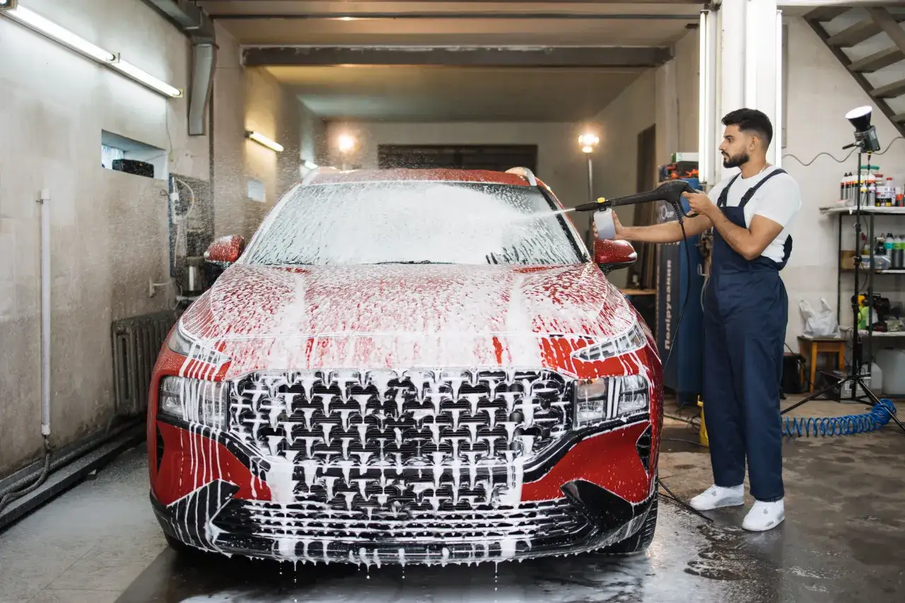 Jak Wybrać Producenta Myjni Bezdotykowej? 5 Wskazówek do Udanej Decyzji