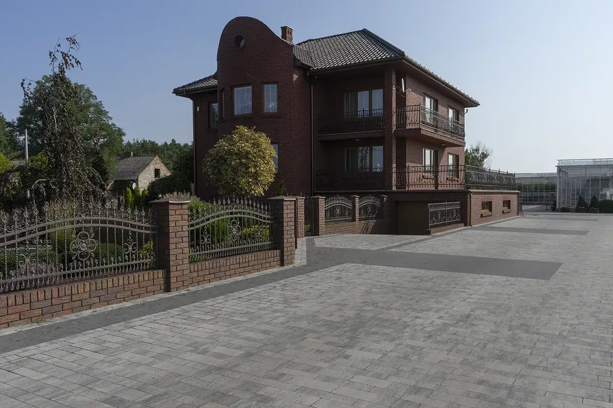 Gdzie zgłosić ułożenie kostki brukowej? Uniknij problemów z pozwoleniem