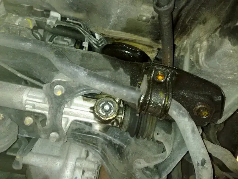 Cieknąca maglownica: Czy można jeździć? Ryzyko, objawy i naprawa