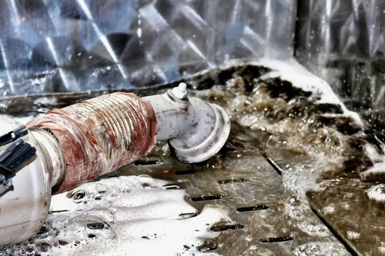 DPF: Jak wyczyścić domowym sposobem i nie zniszczyć filtra?