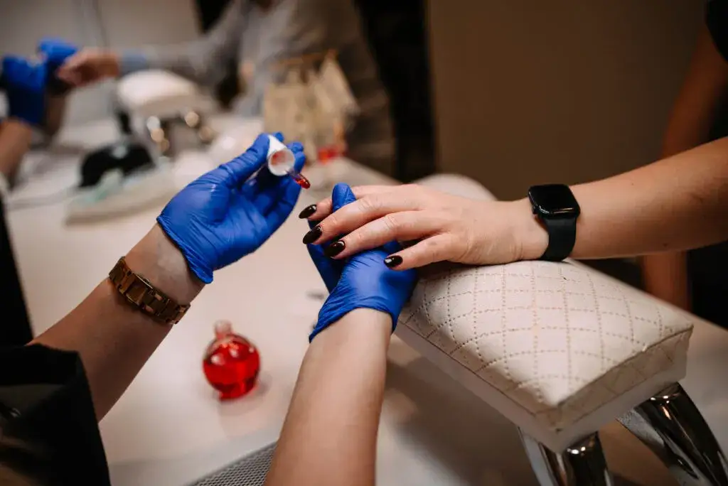 Najlepsze usługi manicure spa: relaks i pielęgnacja dla Twoich rąk
