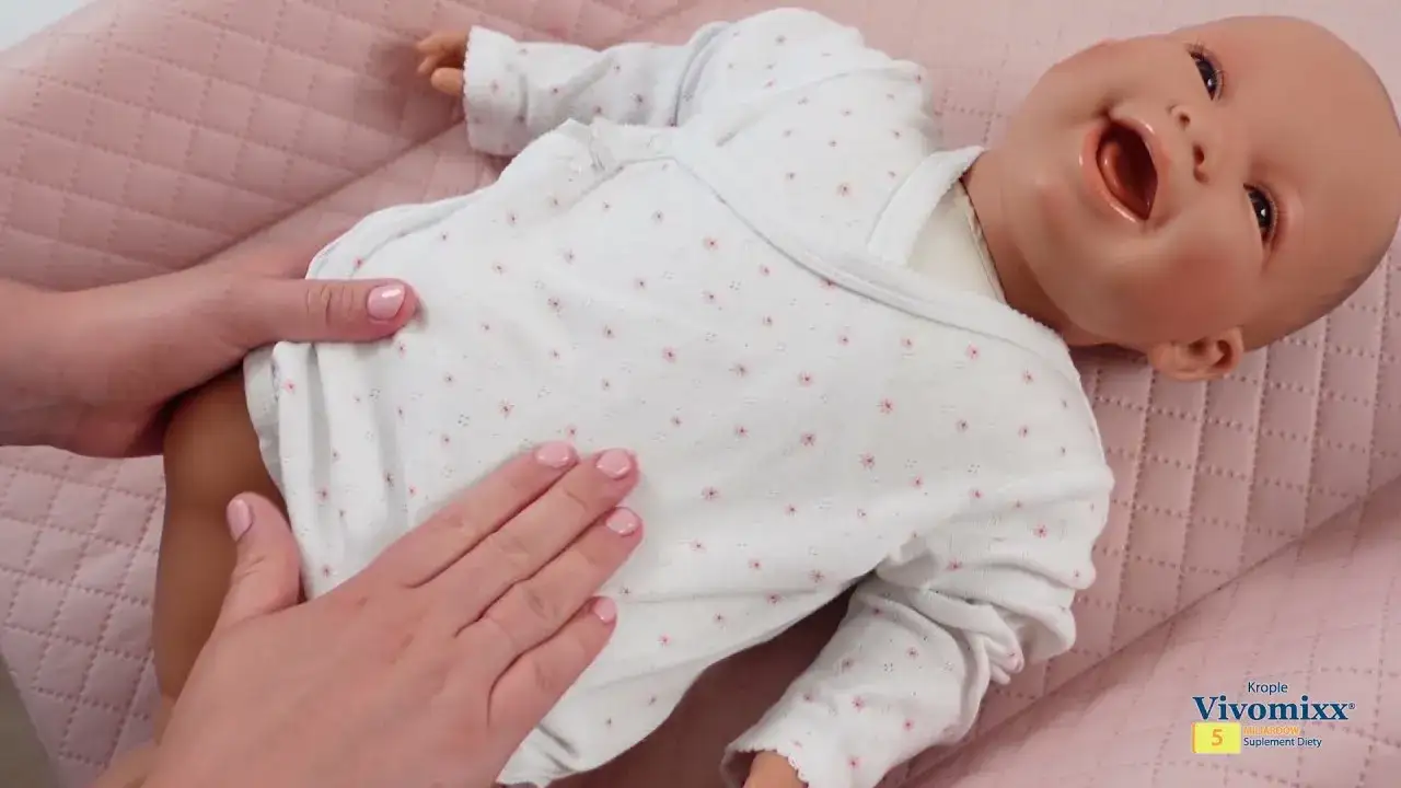 Jak masować brzuszek niemowlaka? Ulga w kolce i wzdęciach!