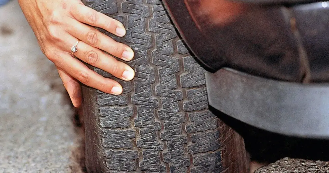 Przebicie opony: Kary, odszkodowanie i jak chronić auto?