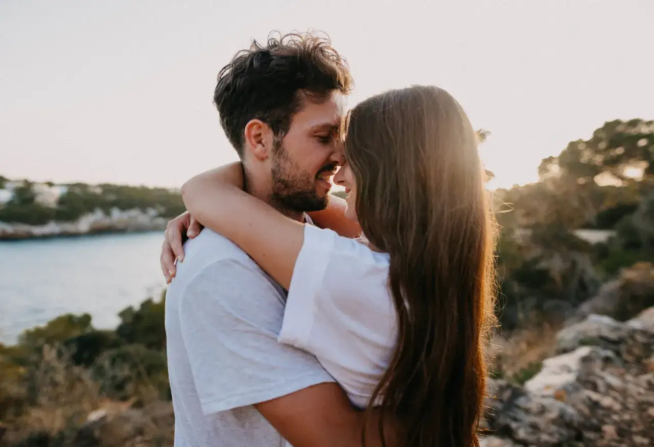 Rozkoduj go! Jak rozpoznać prawdziwe zainteresowanie mężczyzny?