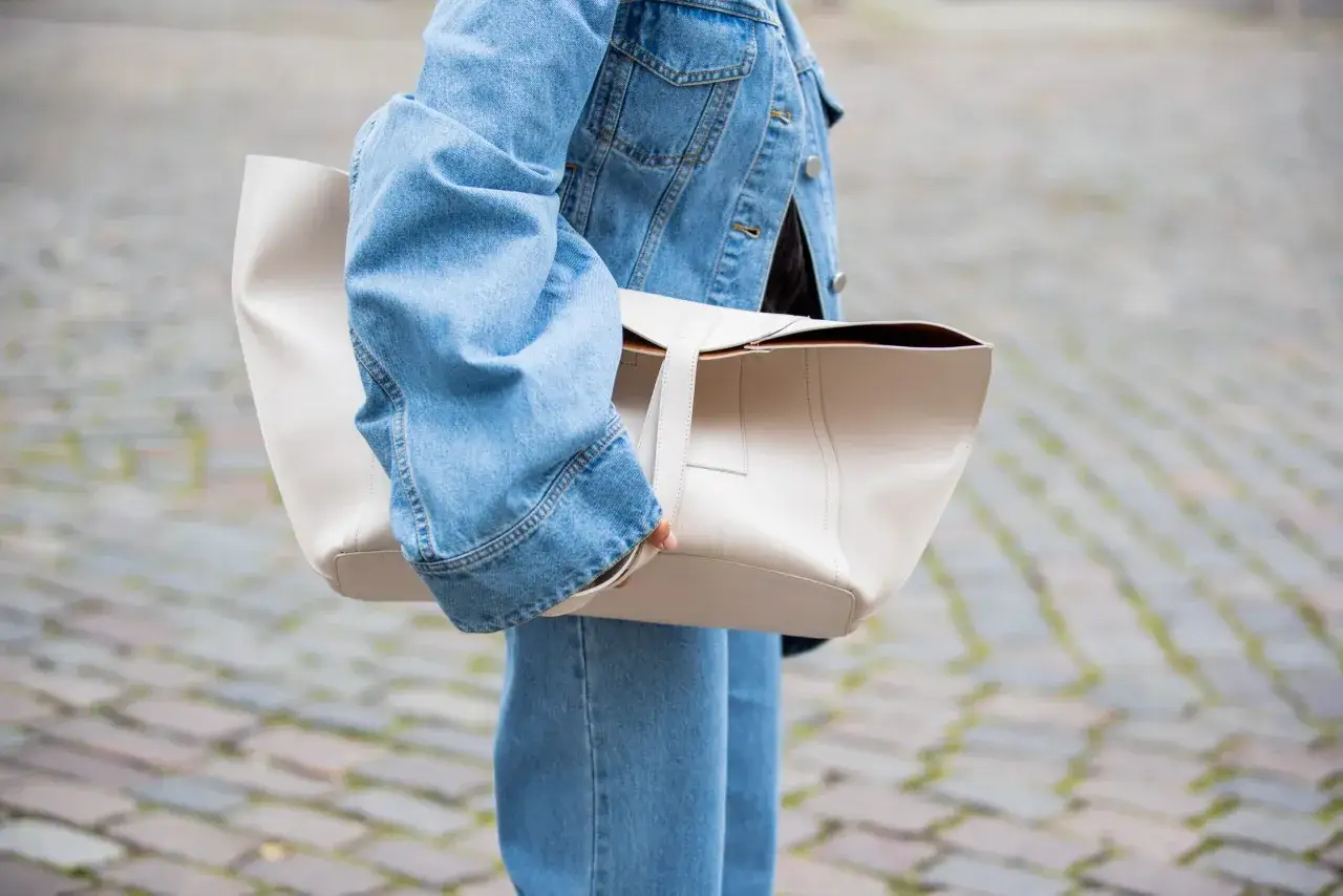 Jasna kurtka jeansowa stylizacje: stwórz wyjątkowe i modne looki