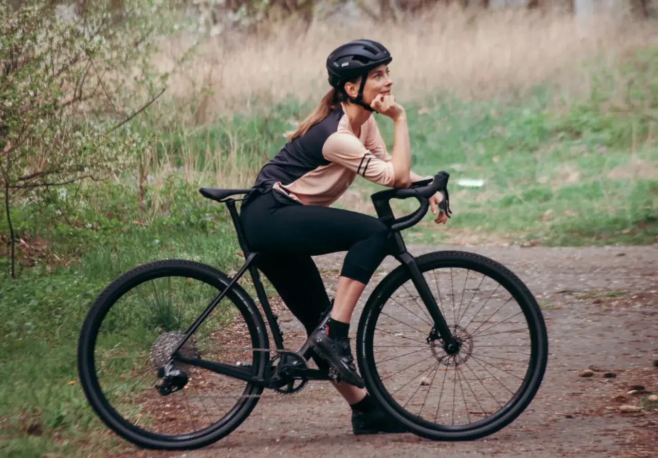 Jakie spodnie na rower wybrać, by uniknąć dyskomfortu podczas jazdy?