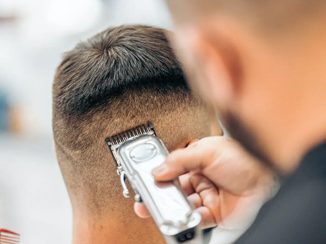 Jak wybrać maszynkę do włosów? Poradnik eksperta, by ciąć idealnie!