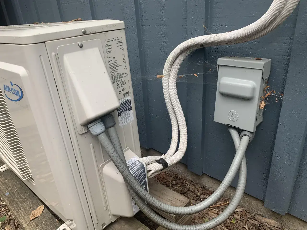 Jak podłączyć kabel do skrzynki elektrycznej bez ryzyka porażenia