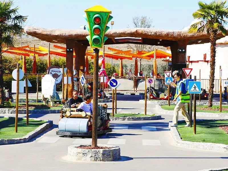 Parque Warner Madrid con niños: ¿Cómo planificar la visita perfecta?