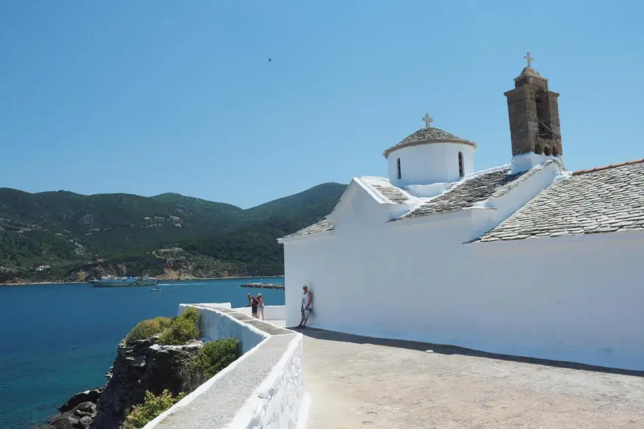 Na jakiej wyspie kręcono Mamma Mia? Odkryj tajemnice Skopelos