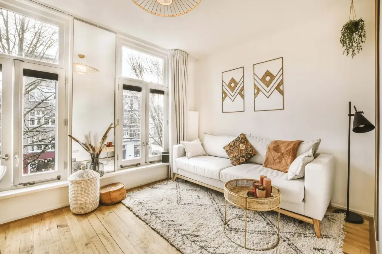 Salon w stylu skandynawskim: inspiracje i praktyczne porady