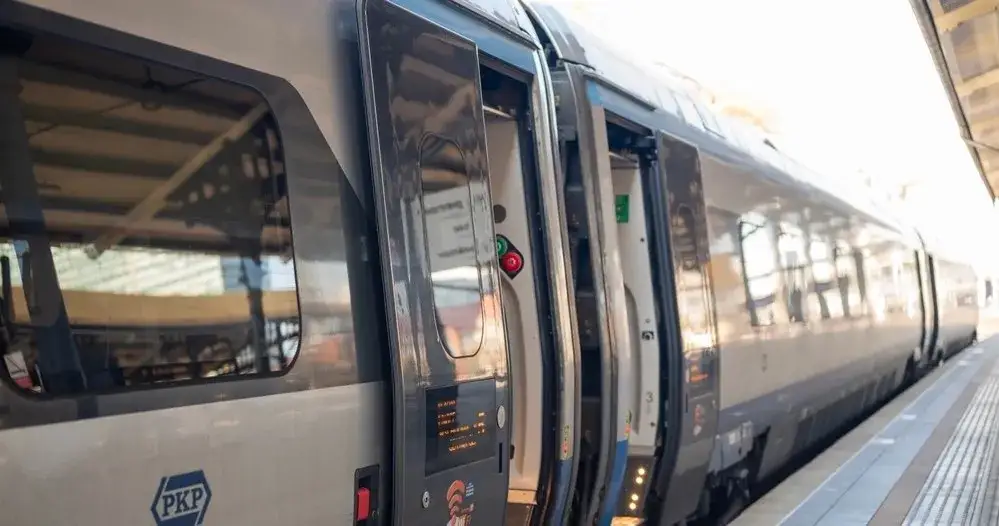 Jak dojechać do Mielna pociągiem: wszystkie połączenia i ceny biletów